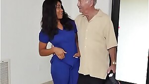 Teen Masseuse Tara Foxx Blows Old Guy For Money